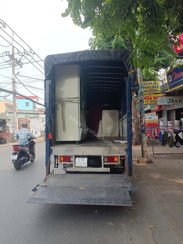 Cho thuê xe tải 2 tấn bàn nâng giá rẻ