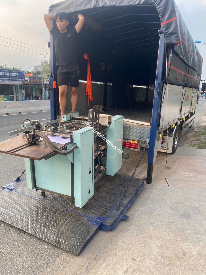 Vận chuyển An Sương cung cấp xe tải bàn nâng chuyên dụng chở máy móc công nghiệp nặng gọn gàng