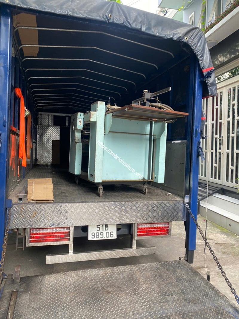 Vận chuyển An Sương chuyên cho thuê xe tải bàn nâng phục vụ vận chuyển máy móc và hàng hóa siêu trọng