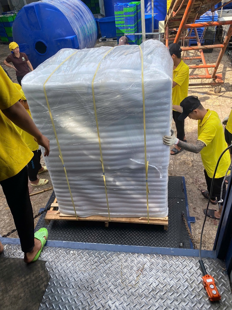Xe tải chở hàng thùng 6m có bàn nâng