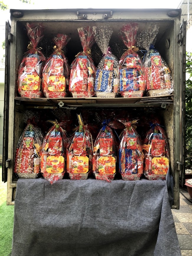 Hỗ trợ bốc xếp hàng hoá lên phương tiện vận chuyển