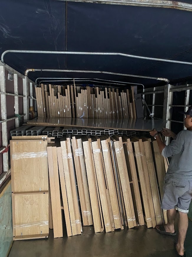 Nhân viên tại vận chuyển An Sương luôn nhiệt tình và sẵn sàng giúp đỡ bạn