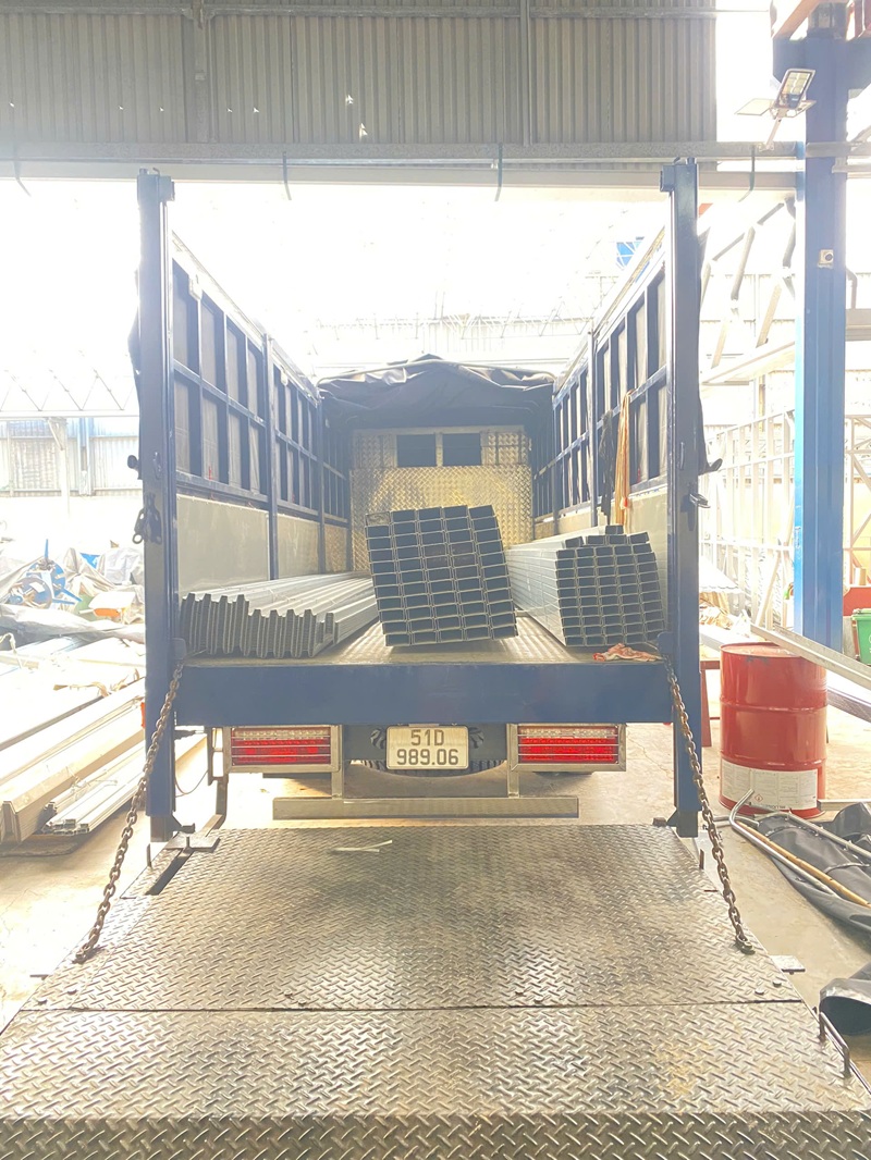 Dịch vụ cho thuê xe tải bàn nâng, bửng nâng chở hàng