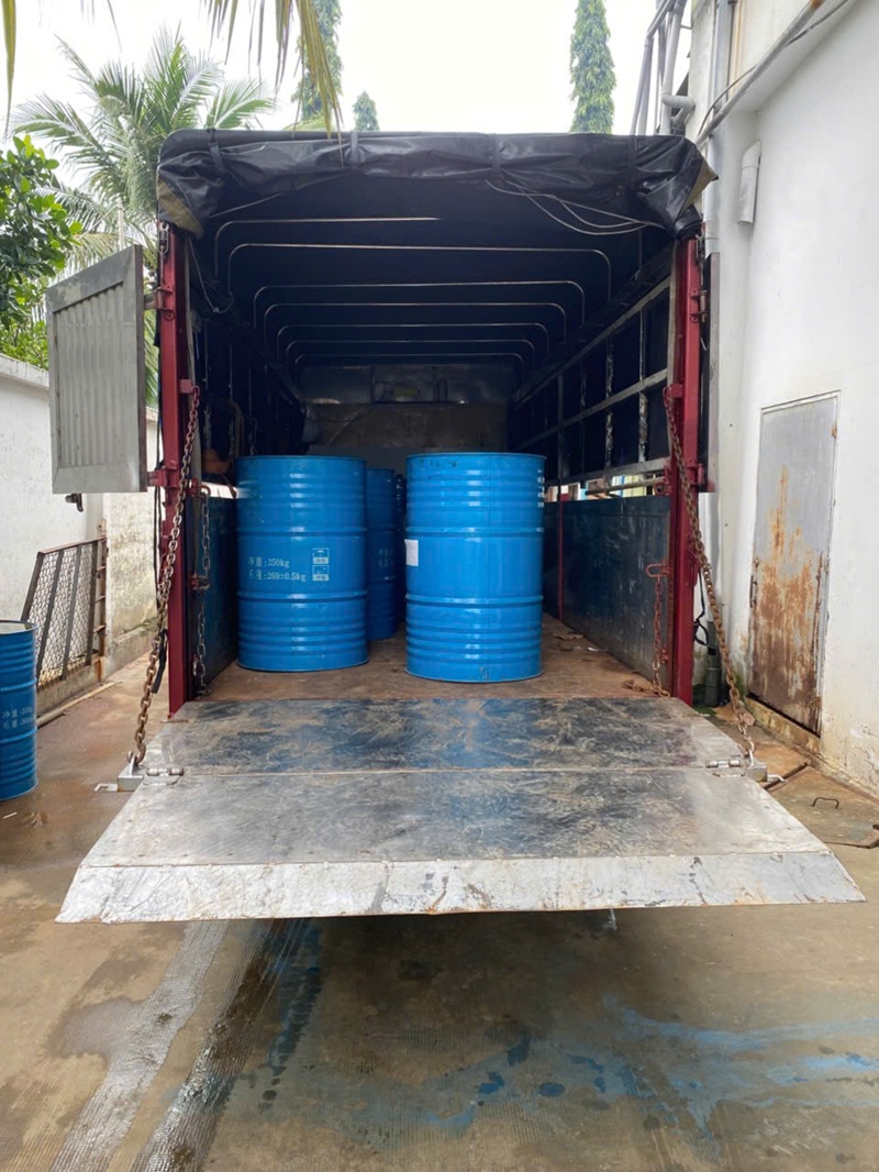 Xe tải 1,9 tấn thùng dài 4m3 có bàn nâng lên hàng nặng 500kg nhẹ nhàng, không tốn sức.