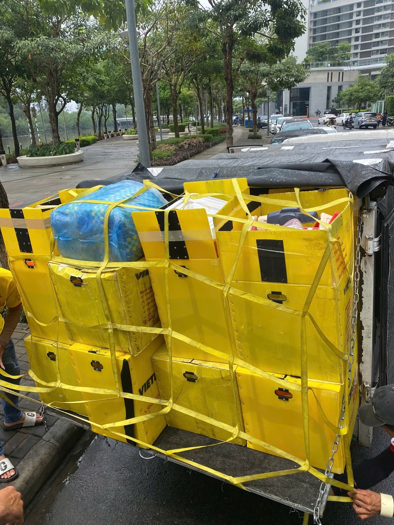 Thuê xe tải 1,9 tấn thùng dài 4m3 có bàn nâng chuyên chuyển nhà nguyên trọ, chung cư, văn phòng nhanh gọn.