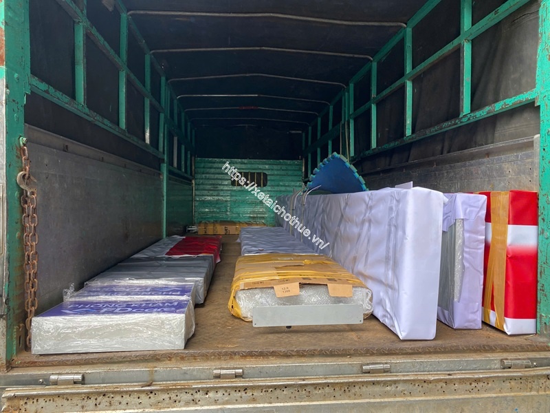Xe tải chở bảng hiệu chuyên dụng thùng dài 6m chở hàng cồng kềnh, quá kích thước với giá cả hợp lý