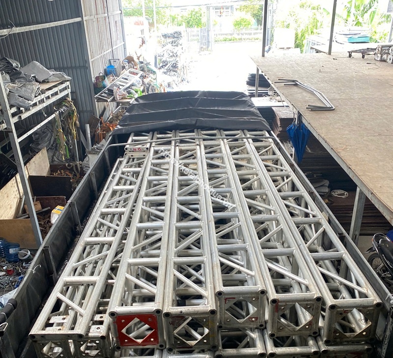 Thuê xe tải chở khung truss nhôm và thiết bị sân khấu sự kiện an toàn, nhanh chóng cùng An Sương