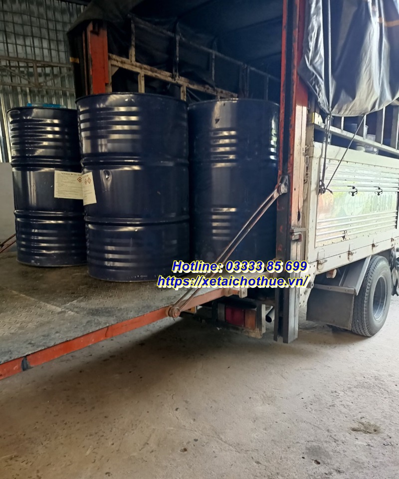 Xe có gắn thêm bàn nâng tự động