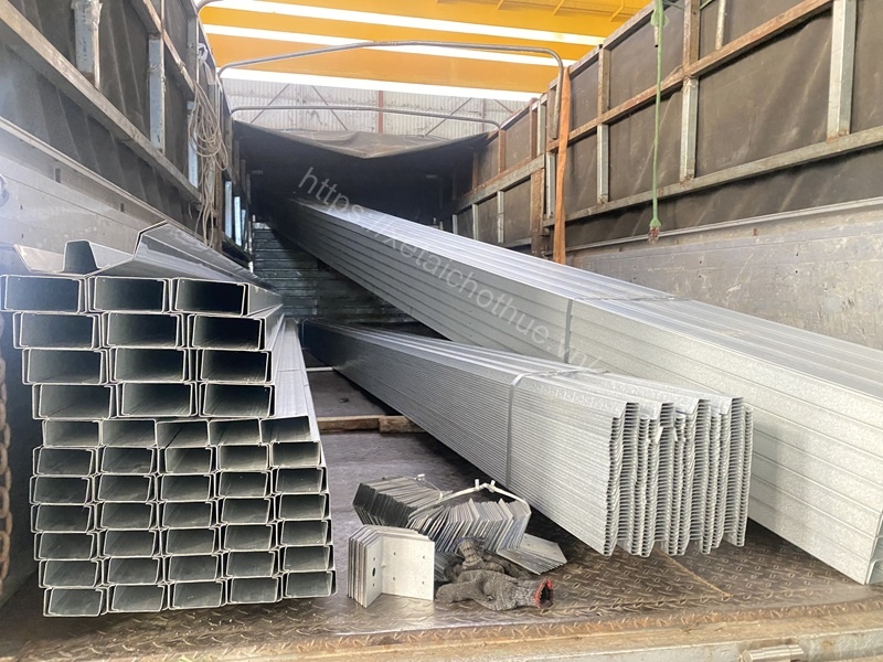Thuê xe thùng dài kín chở vật liệu gỗ, gỗ ghép đi tỉnh hoặc nội thành.