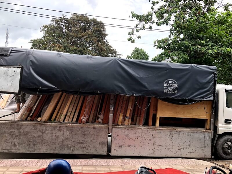 Xe tải chở kính và đồ nội thất đường dài giá rẻ