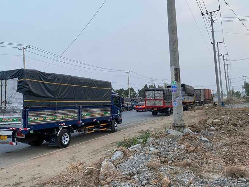 Đội xe tải chở hàng chuyên thùng dài 6m