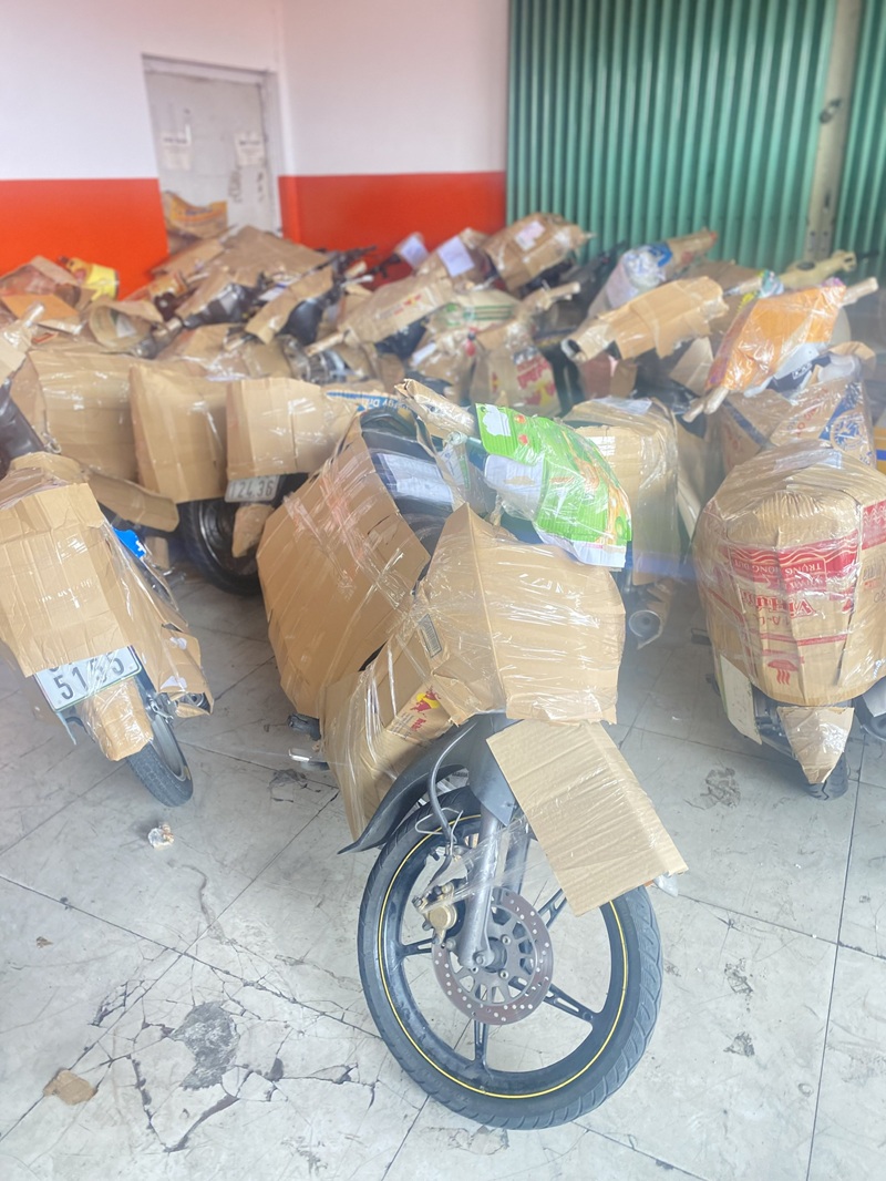 Xe tải chở xe máy thùng kín – chống trầy xước – phù hợp giao xe cho showroom & khách hàng.