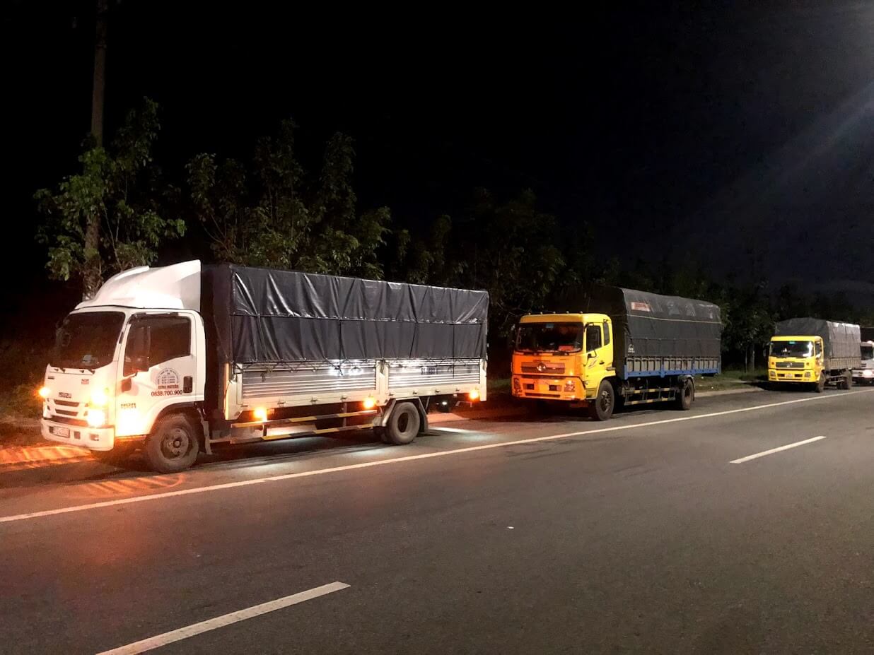 Đội xe tải chở hàng chuyên thùng dài 6m giá rẻ