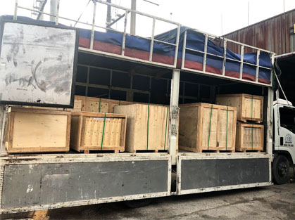 Xe tải chở bàn ghế tủ gỗ