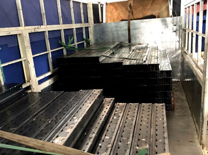 Xe tải chở sắt thép
