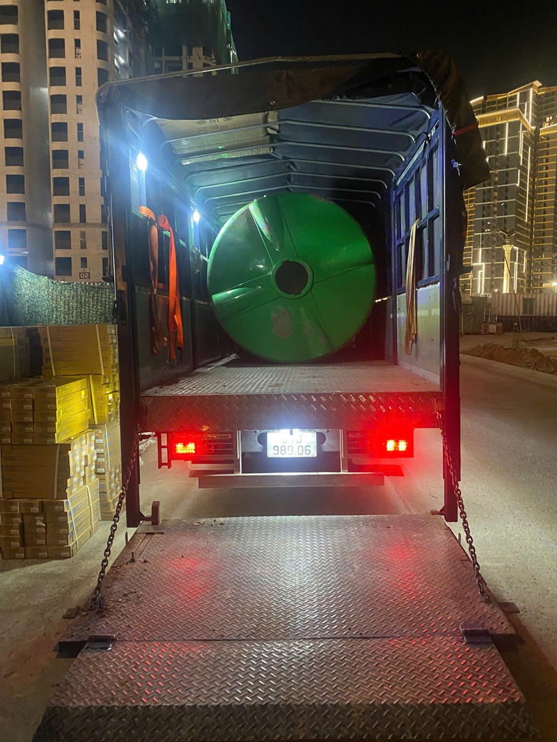 Thuê xe tải chở bồn inox lớn, bồn trữ nước gia đình