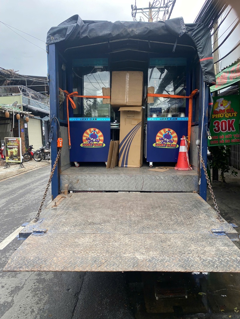 Thuê xe tải chở máy gắp thú bông, máy trò chơi